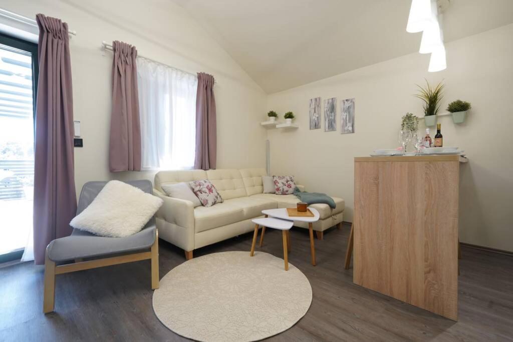 Apartment Vala, 4*, Sea View & Private Heated Pool Pridraga Luaran gambar
