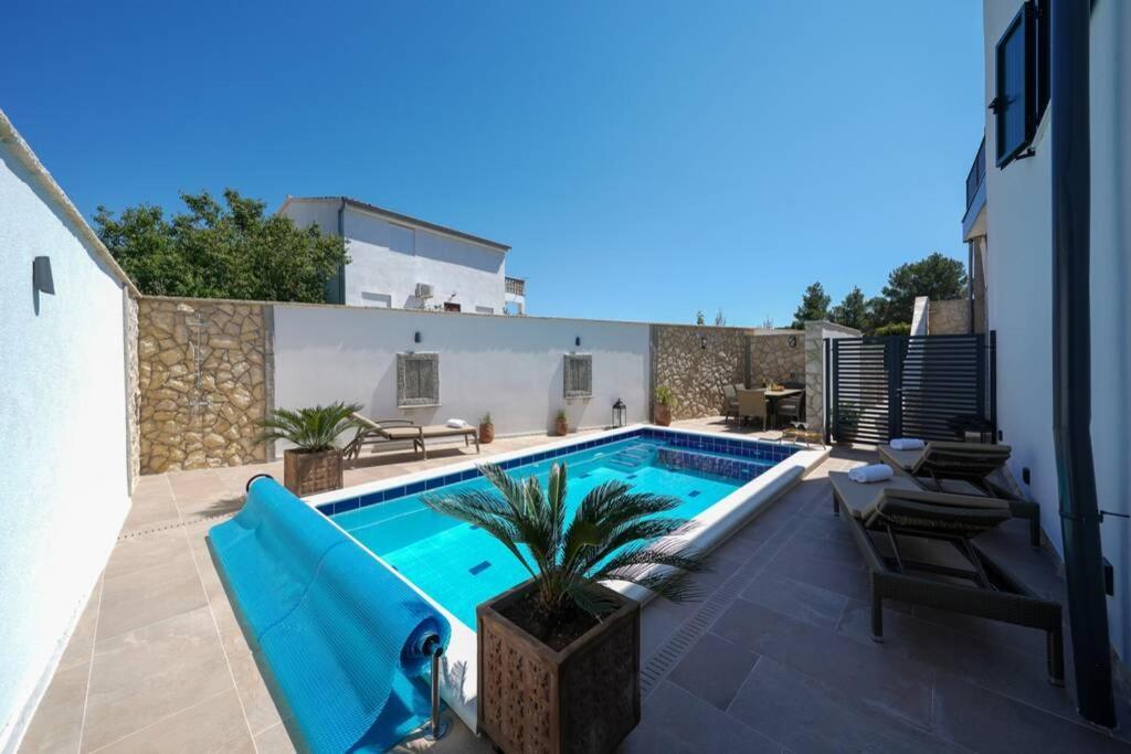 Apartment Vala, 4*, Sea View & Private Heated Pool Pridraga Luaran gambar