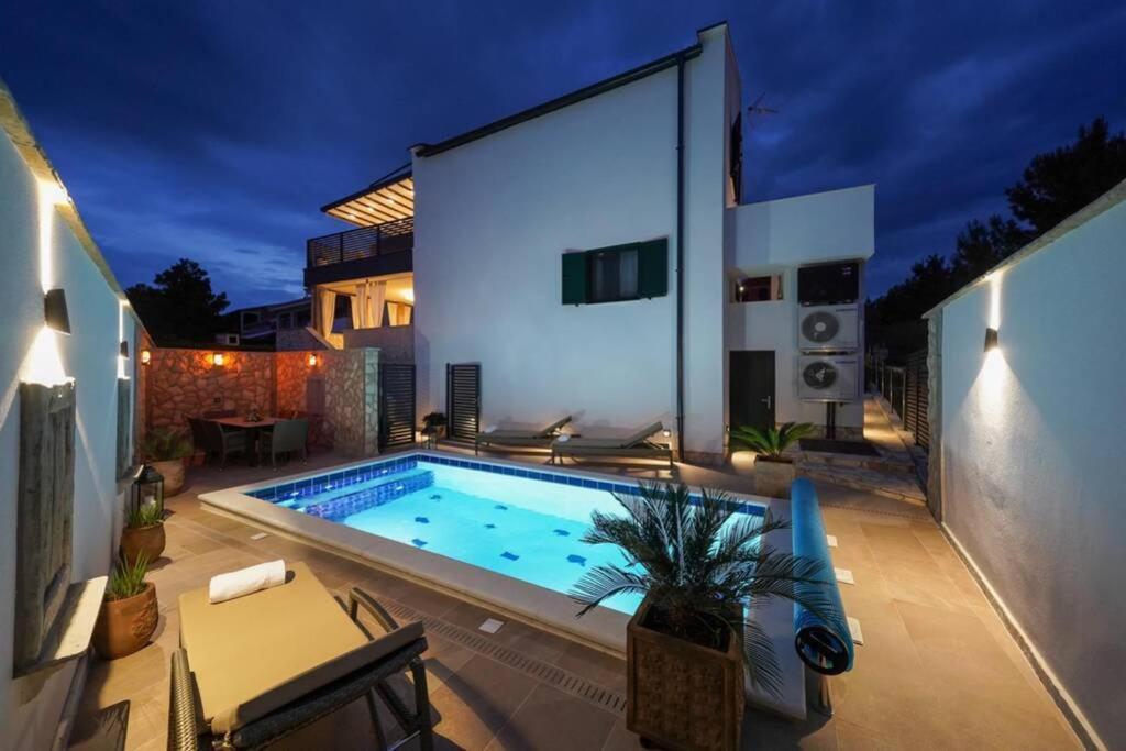Apartment Vala, 4*, Sea View & Private Heated Pool Pridraga Luaran gambar