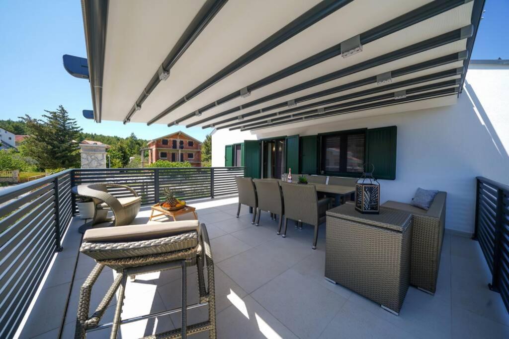 Apartment Vala, 4*, Sea View & Private Heated Pool Pridraga Luaran gambar