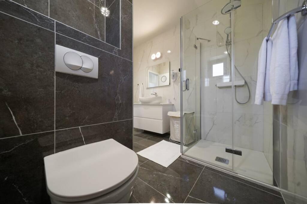 Apartment Vala, 4*, Sea View & Private Heated Pool Pridraga Luaran gambar