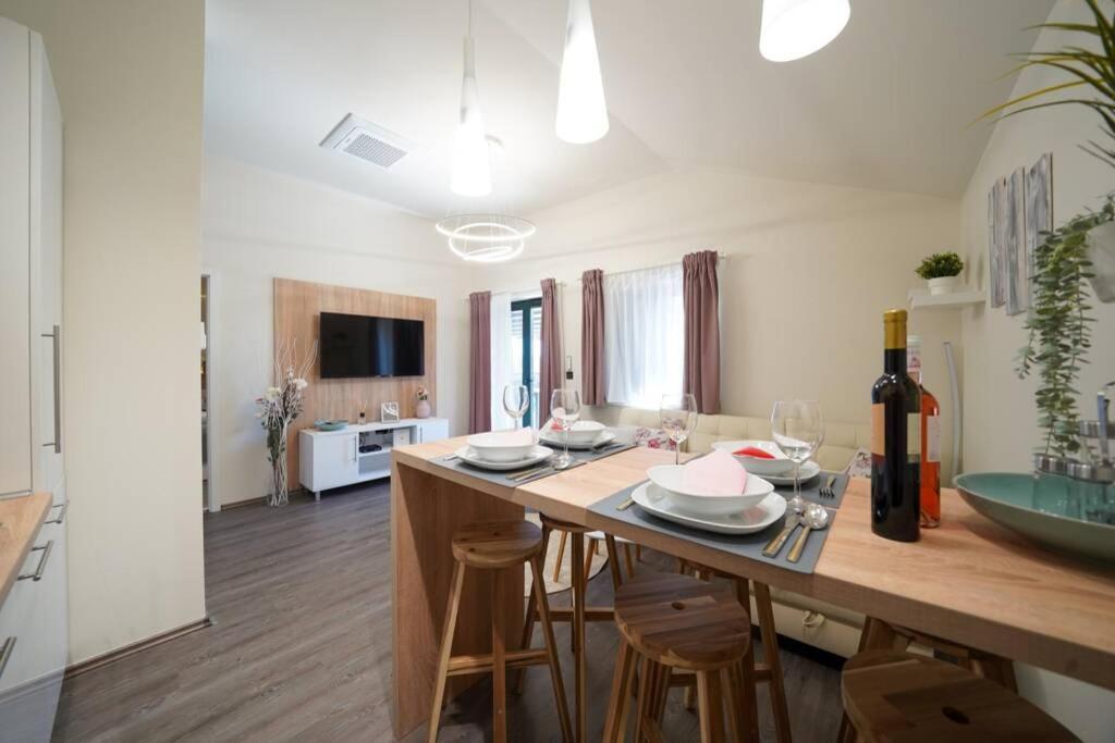 Apartment Vala, 4*, Sea View & Private Heated Pool Pridraga Luaran gambar