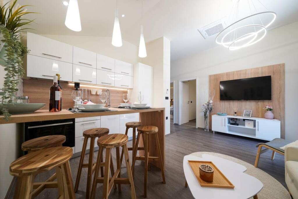 Apartment Vala, 4*, Sea View & Private Heated Pool Pridraga Luaran gambar