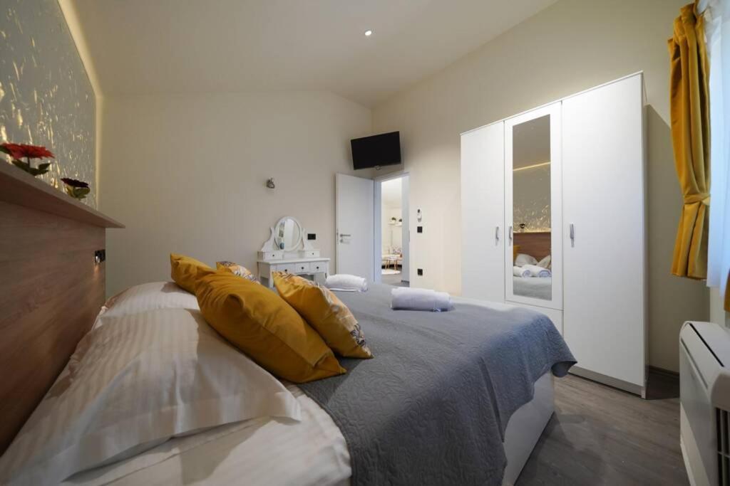 Apartment Vala, 4*, Sea View & Private Heated Pool Pridraga Luaran gambar