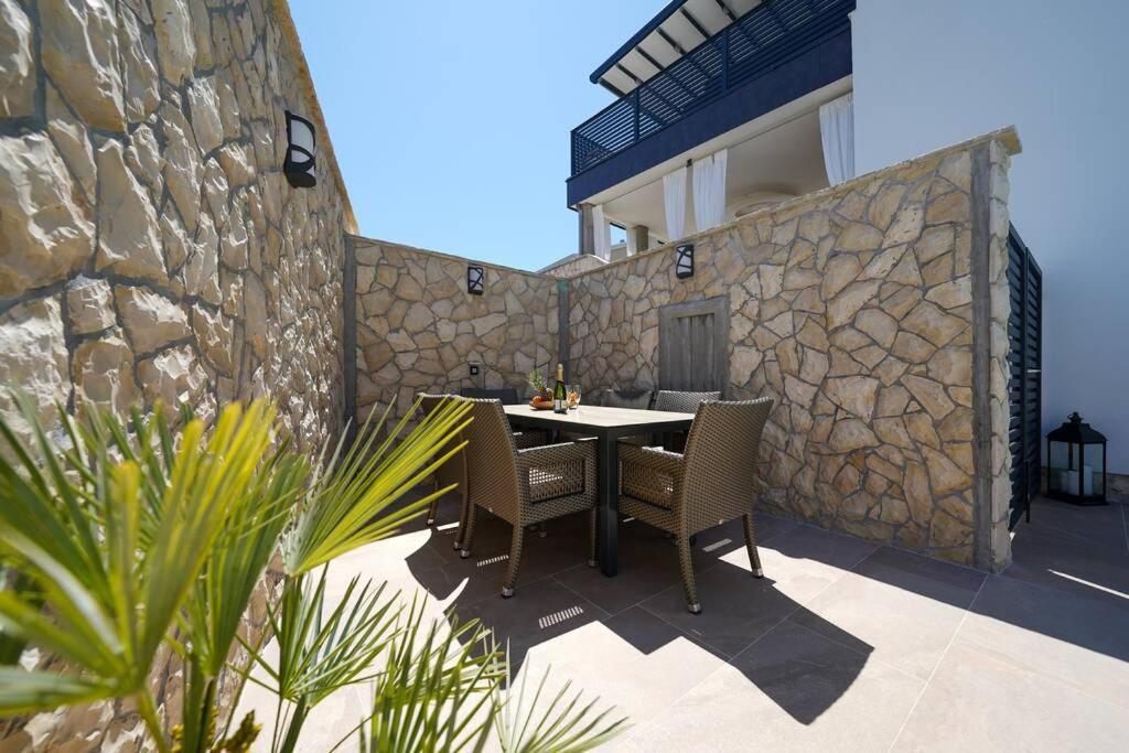 Apartment Vala, 4*, Sea View & Private Heated Pool Pridraga Luaran gambar