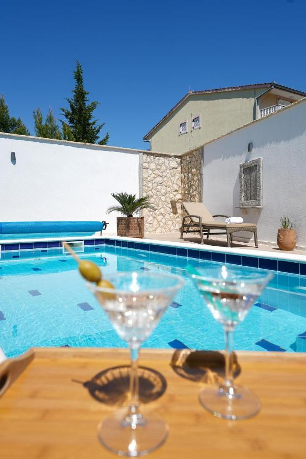 Apartment Vala, 4*, Sea View & Private Heated Pool Pridraga Luaran gambar