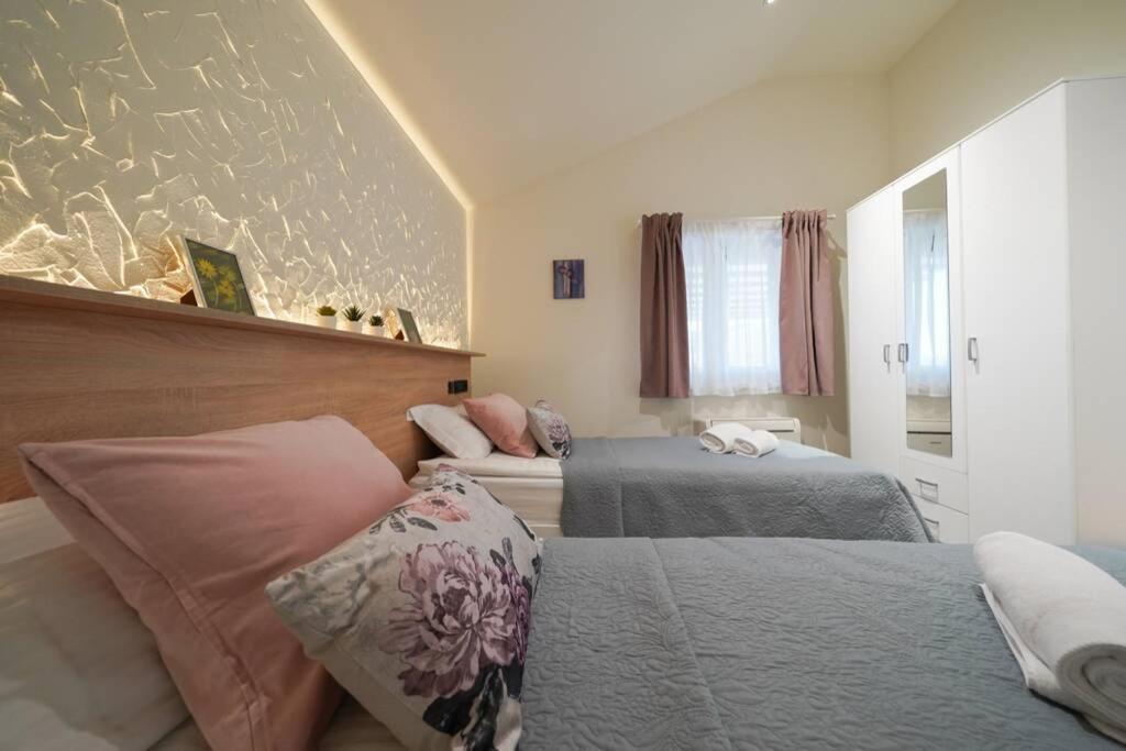 Apartment Vala, 4*, Sea View & Private Heated Pool Pridraga Luaran gambar